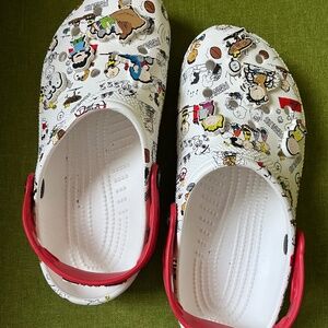 PEANUTS CROCS Excellent Condition